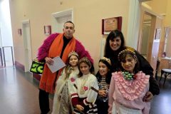 2026.01.24-FOTO-DE-CALLEJA-CON-AZAHARA-ZAYN-Y-NINOS-1024x768