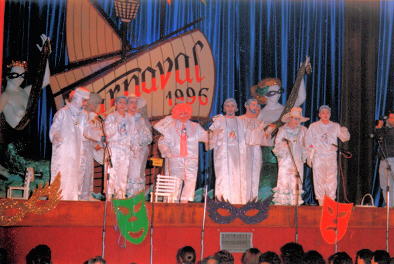 1996.- Carnavaleros de Porcelana – Elena Cruz Gutiérrez